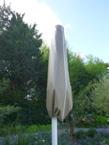 Persenning für Schirm zum Schutz vor Witterung und Dreck