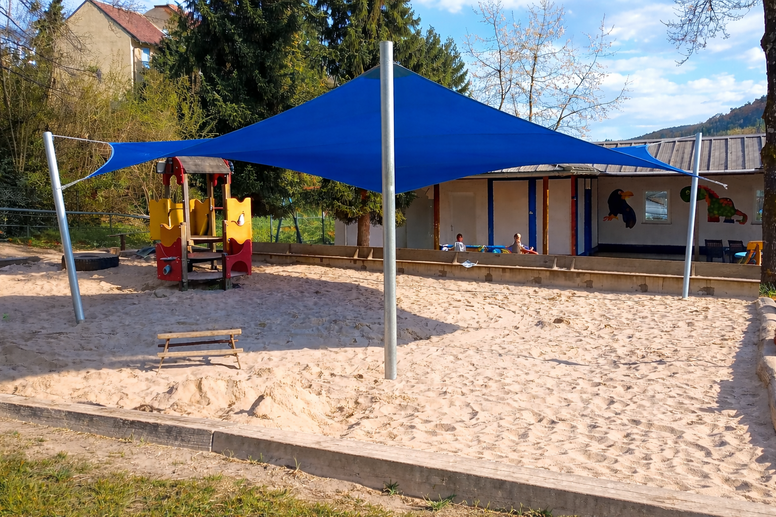 Kitasandkasten mit Sonnensegel blau