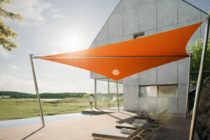 Sonnensegelsystem Sunfurl mit orangenem Segel