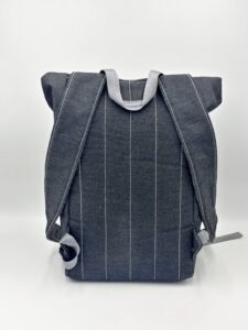 Rucksack aufrollbar hinten