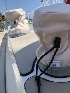 Winschcover beige mit Gummi und der Mitte für optimalen Halt an der WInsch